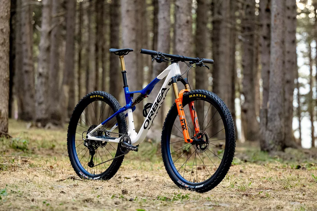 Así son las Orbea Oiz y Alma personalizadas del Orbea Factory Team