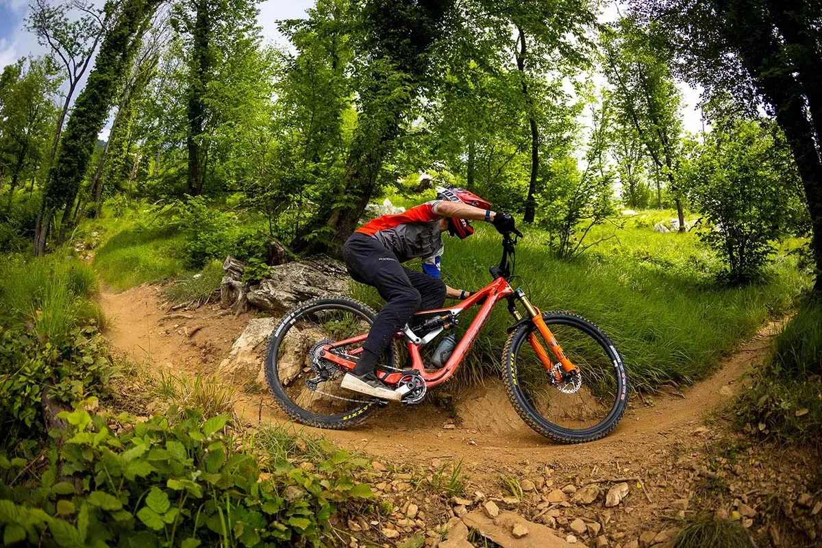 Nueva Orbea Rallon: geometría actualizada, más recorrido (170/167 mm) y nueva estética