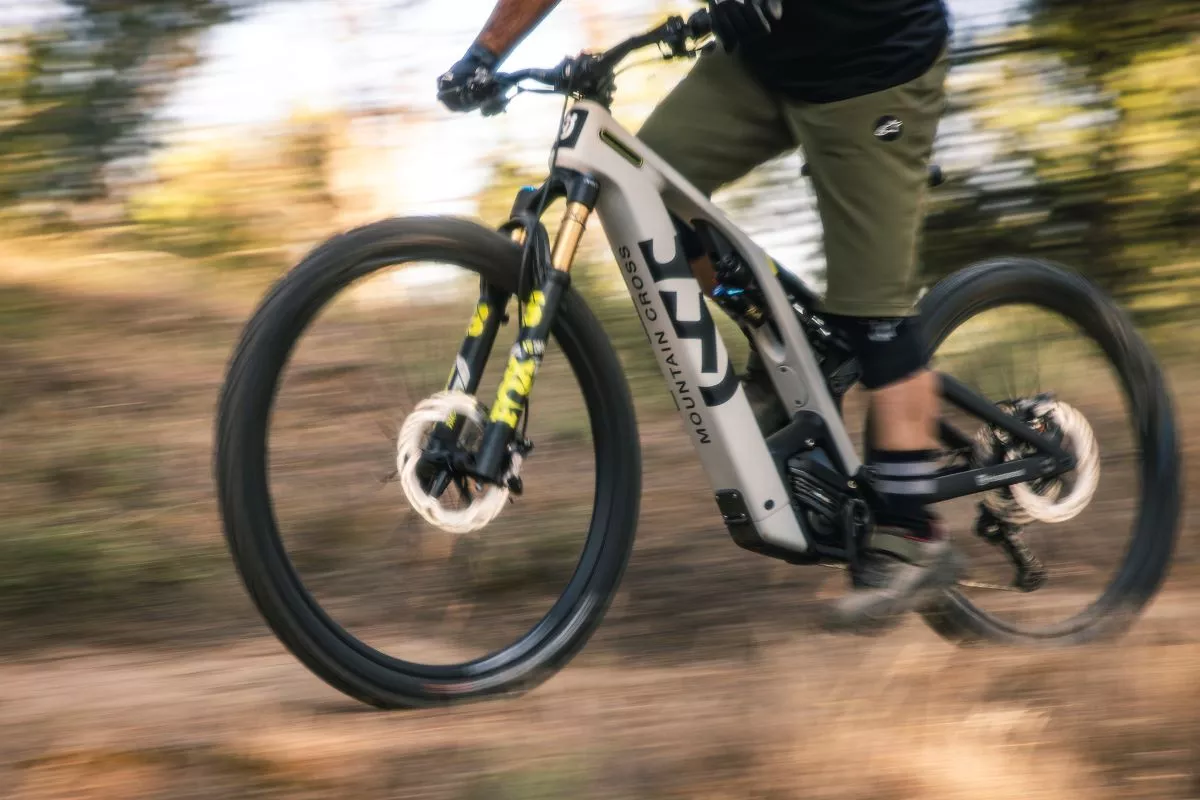 Diferencias técnicas de conducción entre una e-bike y una bici normal