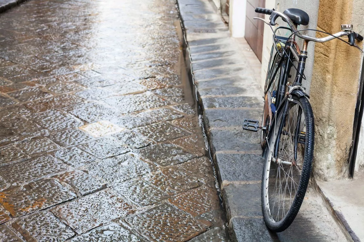 Consejos para moverte en bicicleta por la ciudad cuando llueve