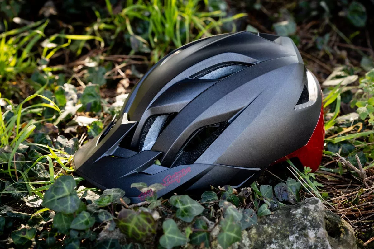 Probamos el casco Troy Lee Designs Flowline SE Mips: protección, comodidad y mejor ventilación