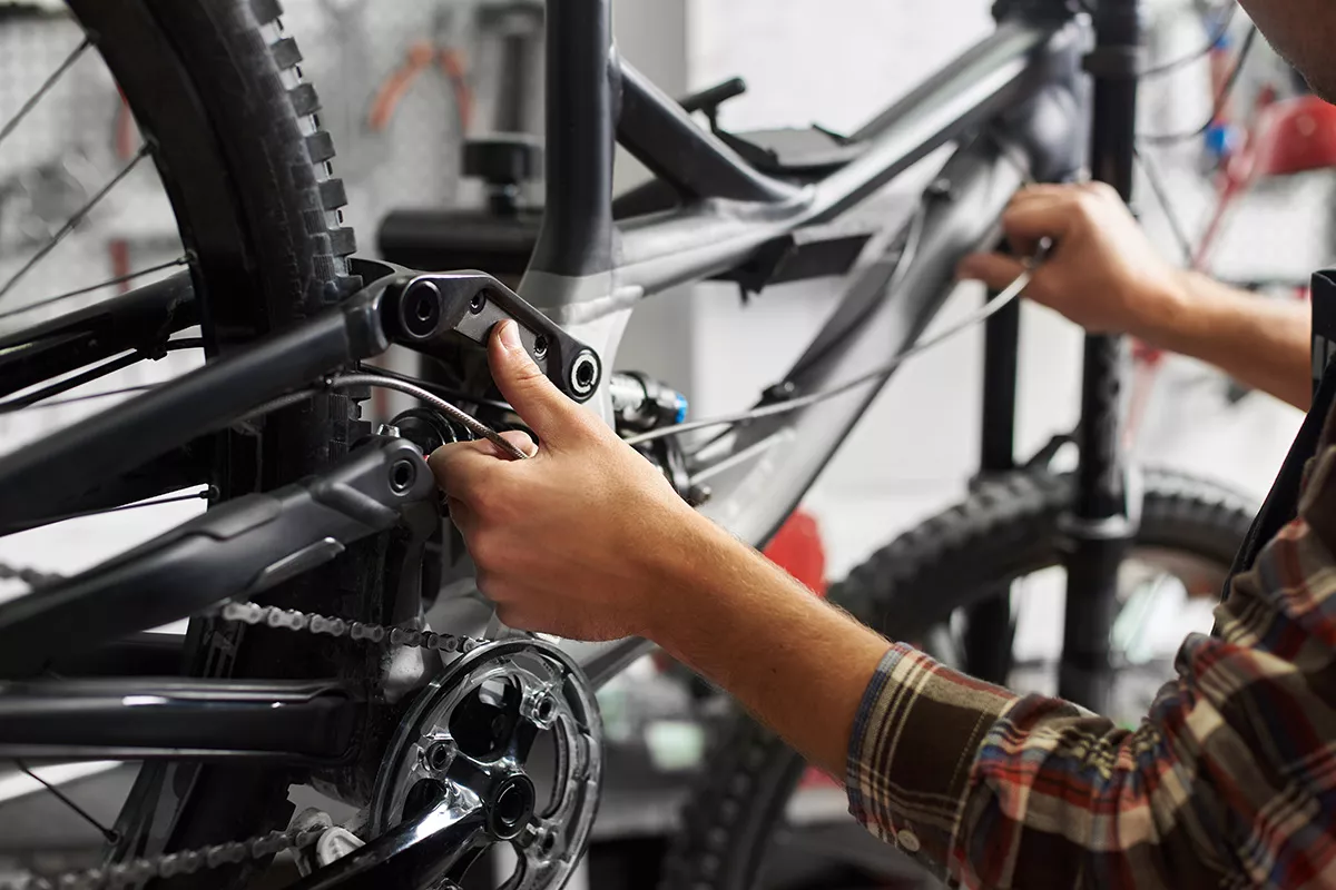 Tu bici como nueva por 20 €, renovando tus fundas y cables de cambio
