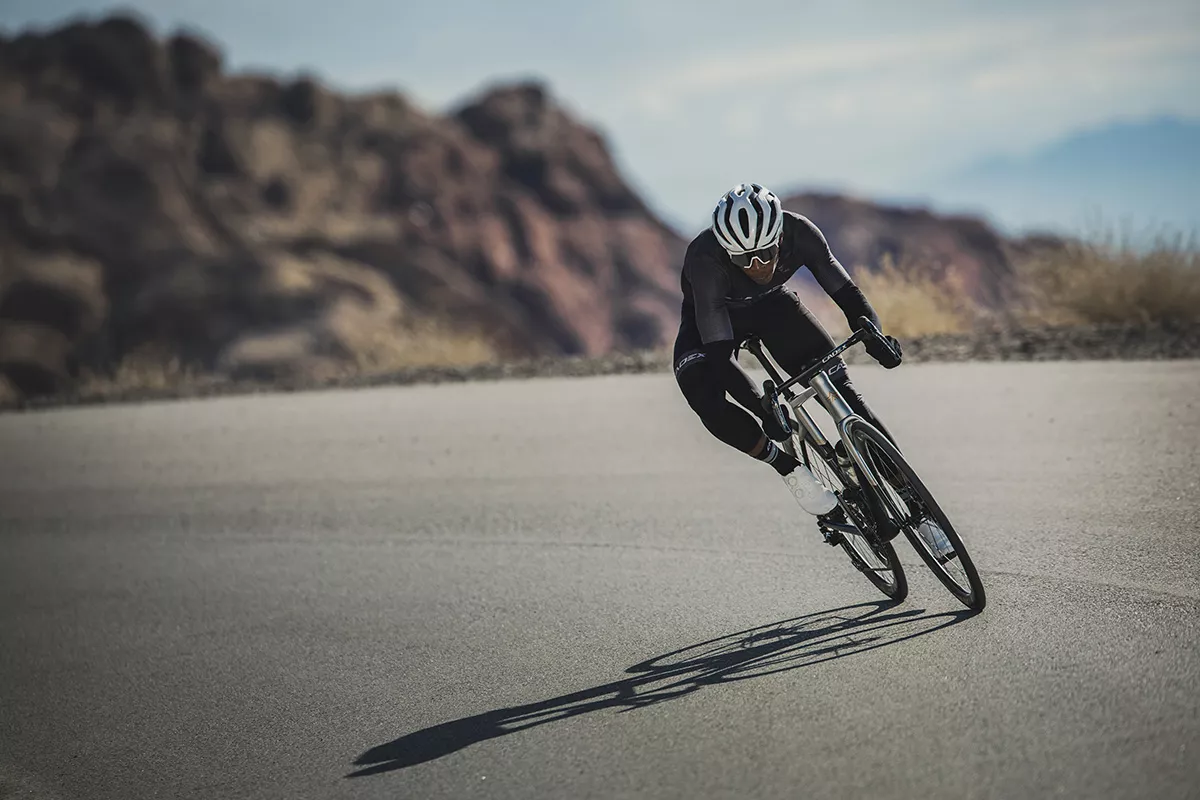 Novedades Cadex 2024: ruedas Max 40, neumático Race GC Tire y los manillares Aero y Race Integrated