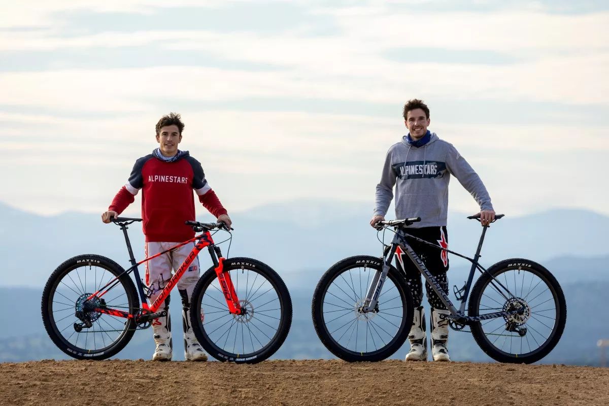 Así son las Mondraker Podium Carbon de los hermanos Márquez