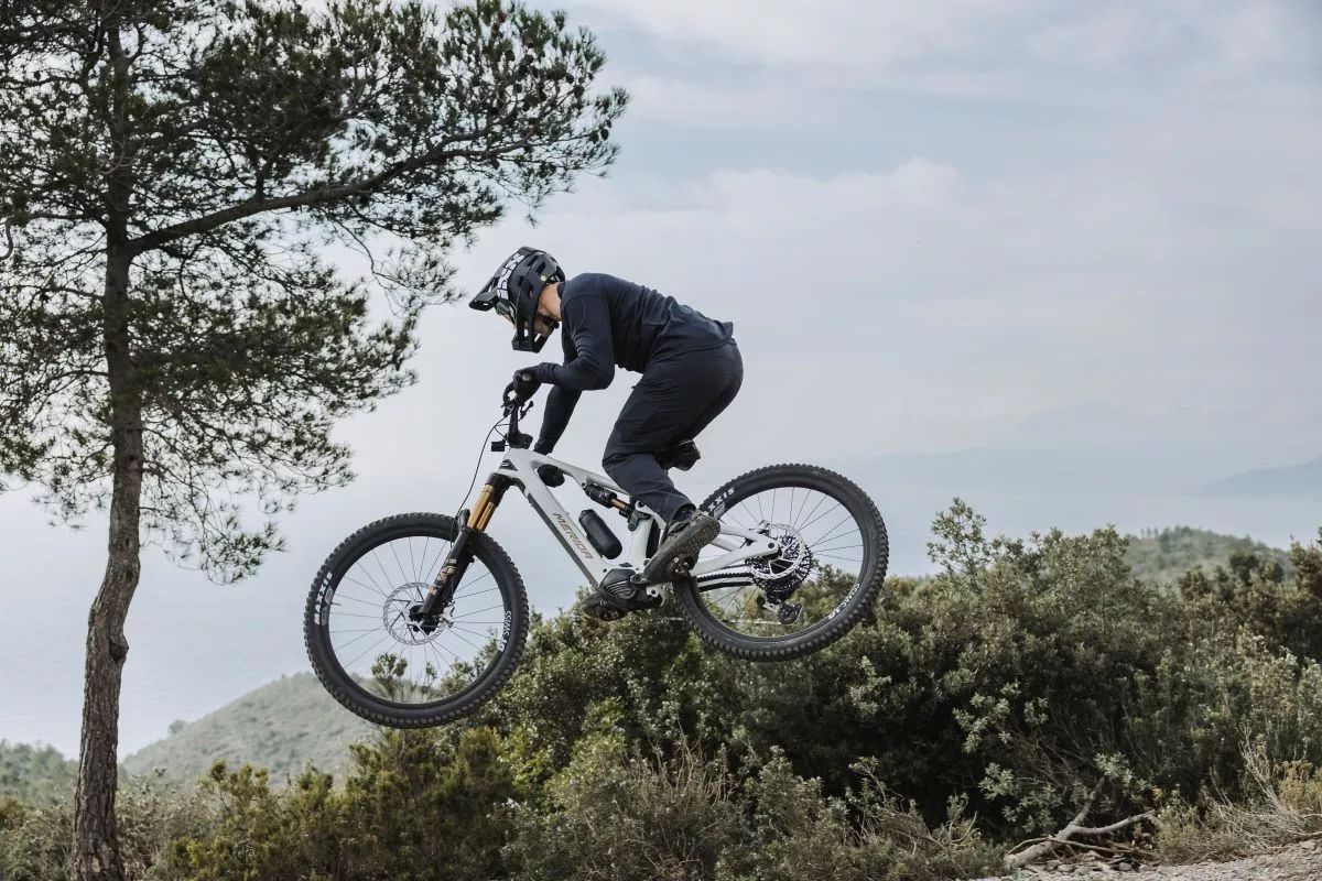Nuevas Merida eOne-Sixty/eOne-Forty, con motores Shimano EP801, baterías 'full power' y cinemática Fast actualizada