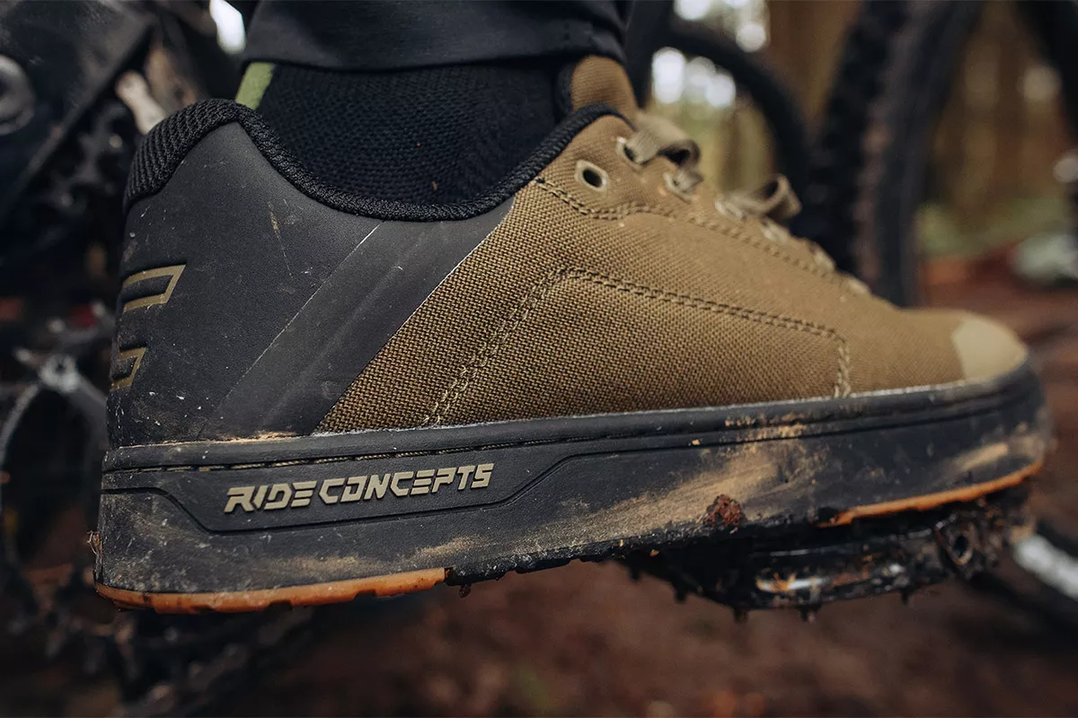 Renovadas las zapatillas Ride Concepts Livewire para pedales “flat”