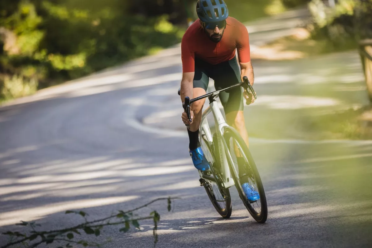 ¿Te conviene entrenar series para mejorar en ciclismo?