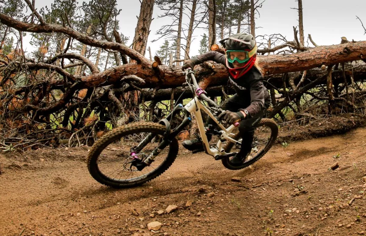 Commencal Clash Kids: así debe ser una bici de enduro/DH para niños