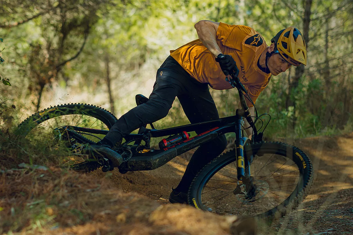 Así es la colección de primavera/verano 2024 de Alpinestars