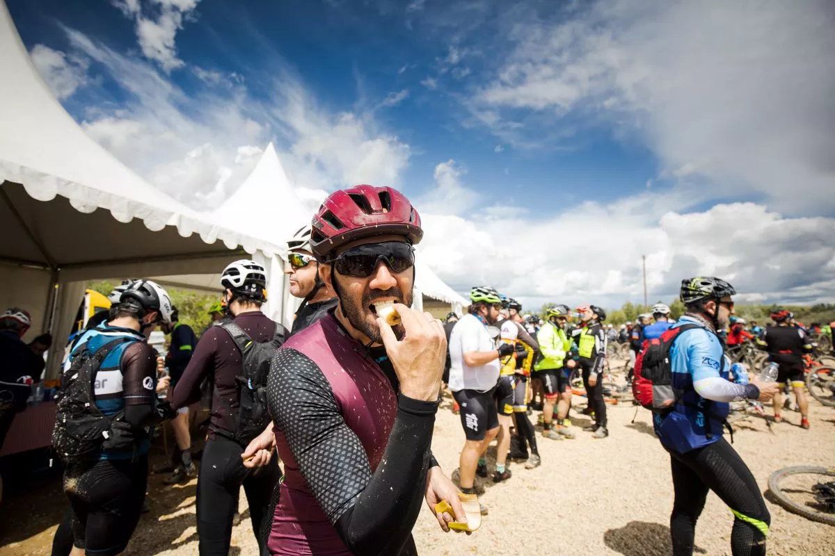 10 consejos de hidratación y nutrición en una salida de MTB