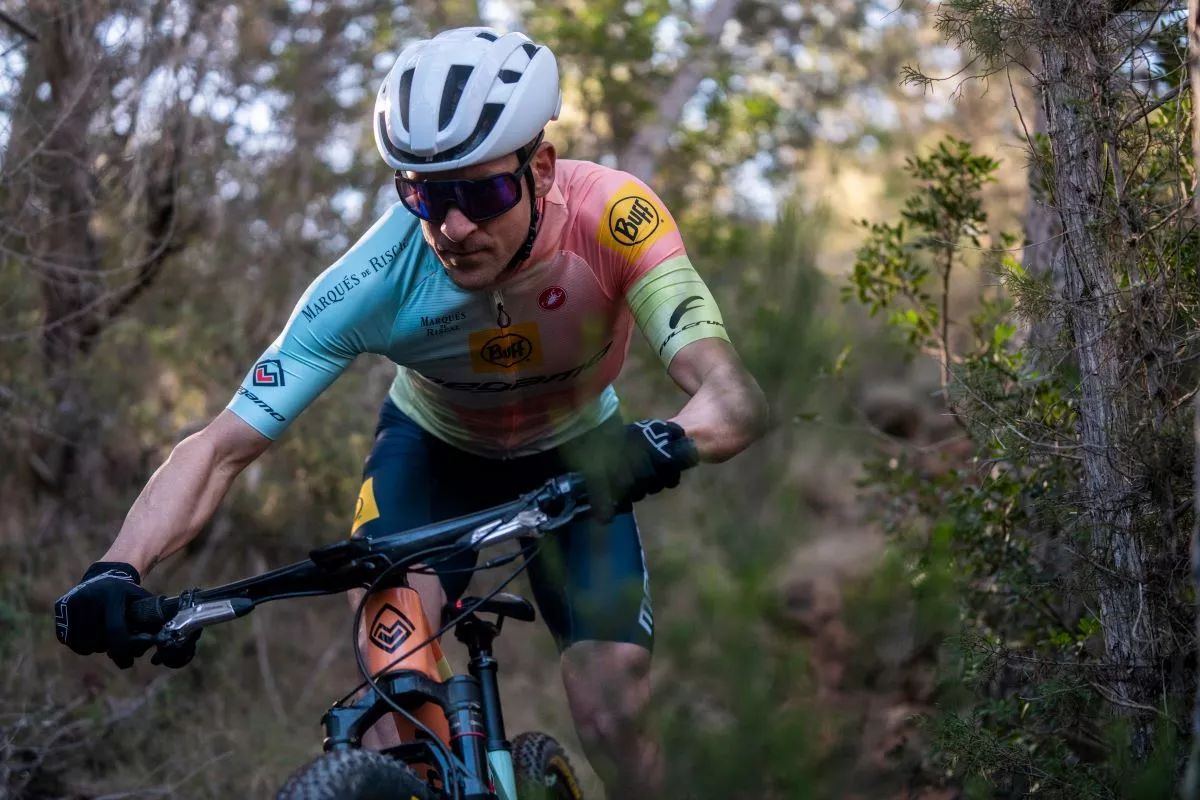 Castelli pone a la venta en edición limitada los maillots del Buff-Megamo