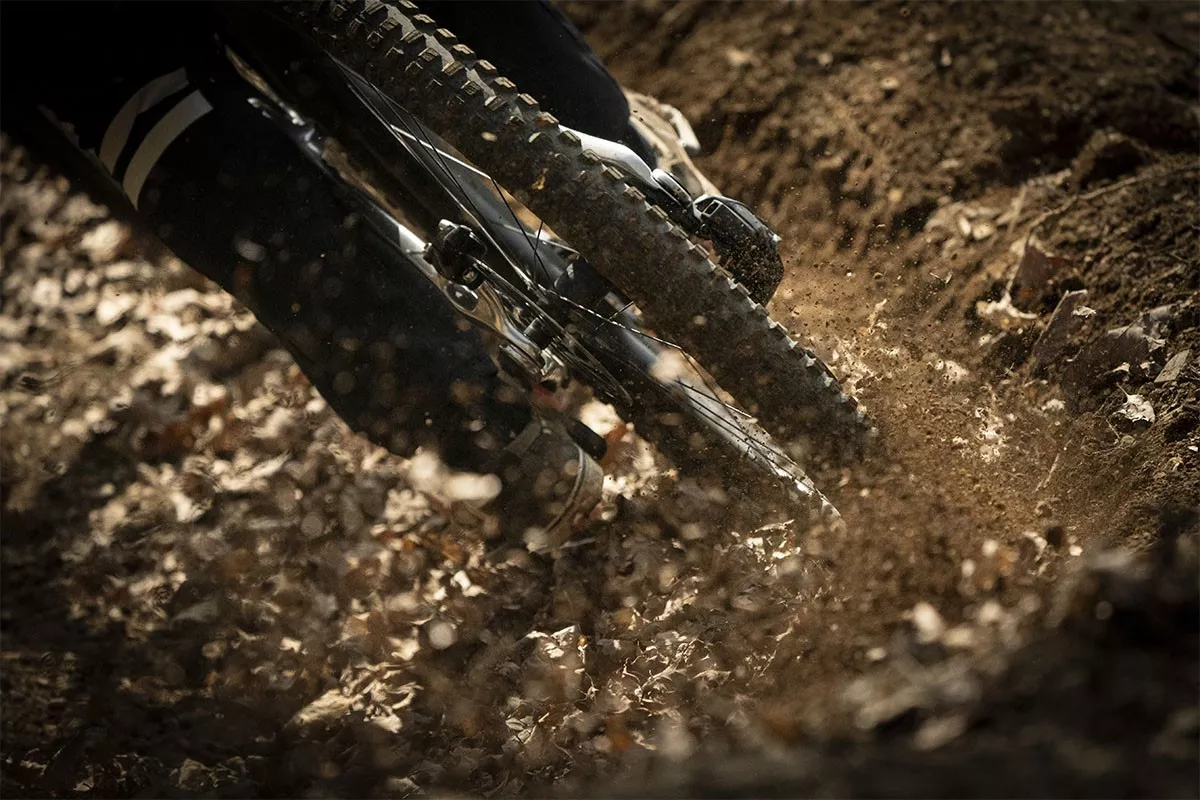 Cómo arruinar los neumáticos de tu MTB en 10 minutos