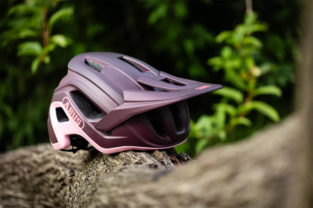 Probamos el casco Abus CliffHanger: ventilación y comodidad sin perder protección