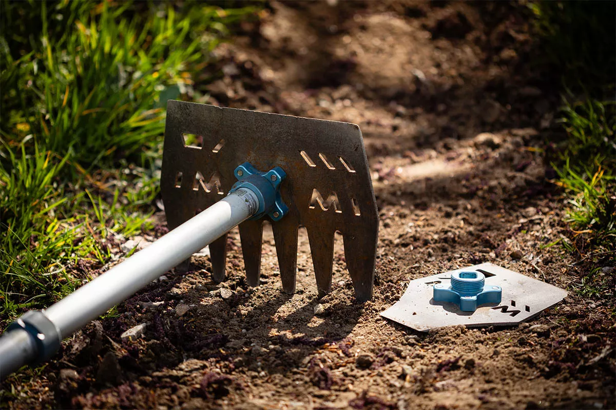 Probamos la Much More Trails McLeod, un hacha/azada con mango desmontable para trailbuilding