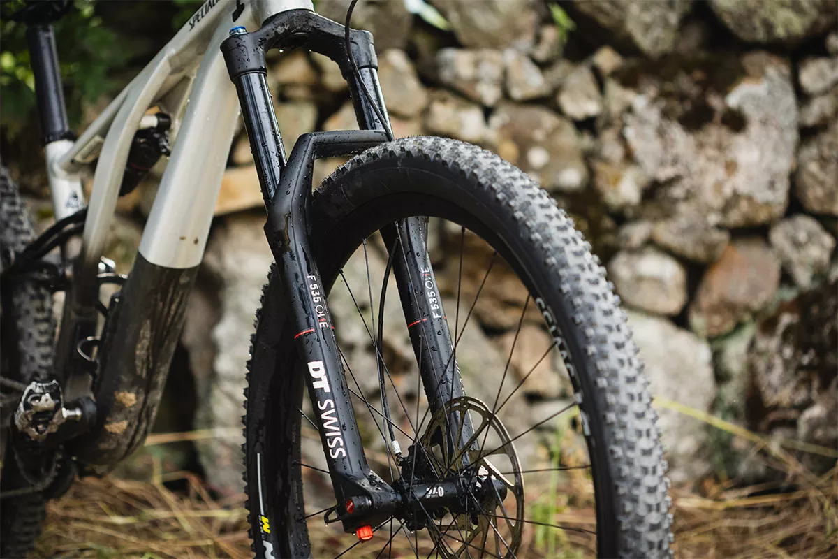 Probamos la horquilla DT Swiss F 535 ONE y el amortiguador R 535 ONE: para subir como una XC y bajar como una enduro