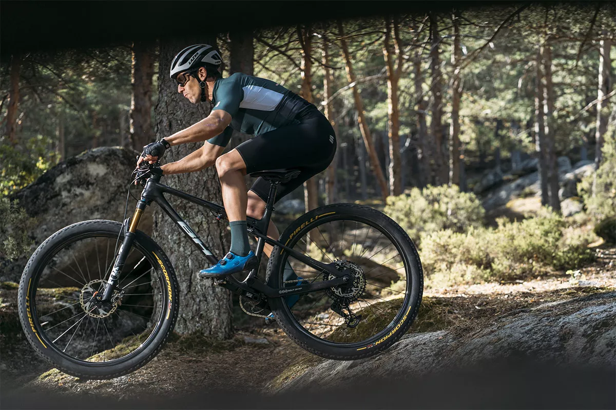 Primeras Pedaladas: Nueva BH Lynx SLS: una doble de XC con 80 mm detrás y menos de 10 kg
