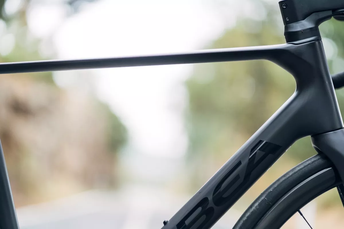 Probamos la Orbea Orca M35i, no solo una escaladora