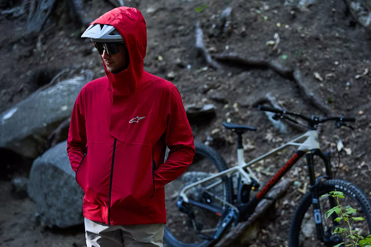 Nueva línea A-Dura y chaleco A-5: así es la colección otoño/invierno 2024/2025 de Alpinestars