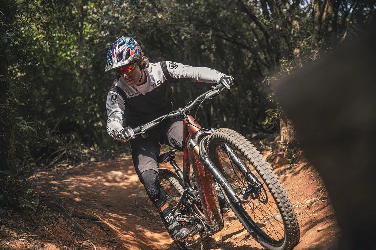 Primeras Pedaladas: Nueva Mondraker Crafty Carbon 2025, con el nuevo BOSCH CX y geometría actualizada