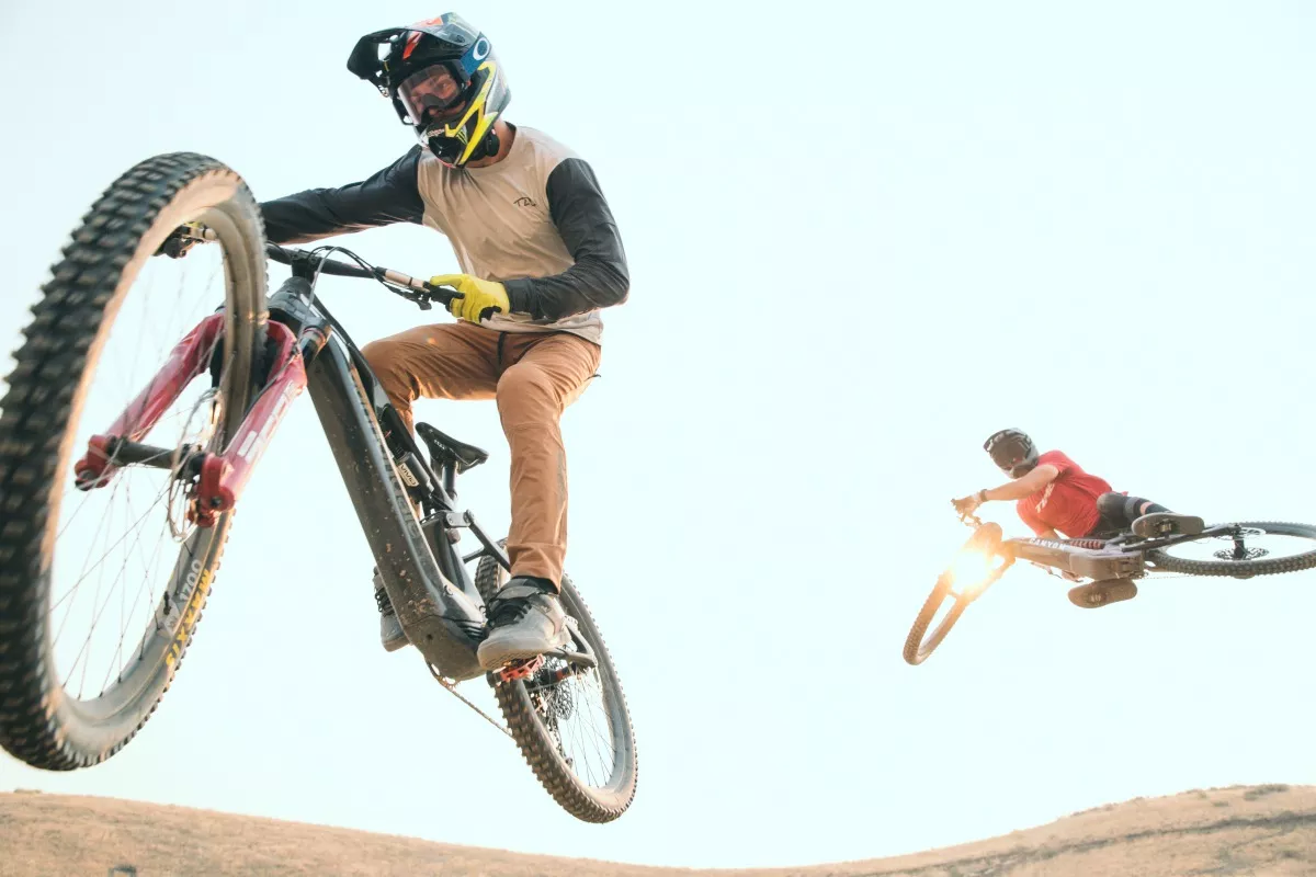 ‘First Hits of Hard MTB League’... ¡Freestyle hasta con una cargo bike!