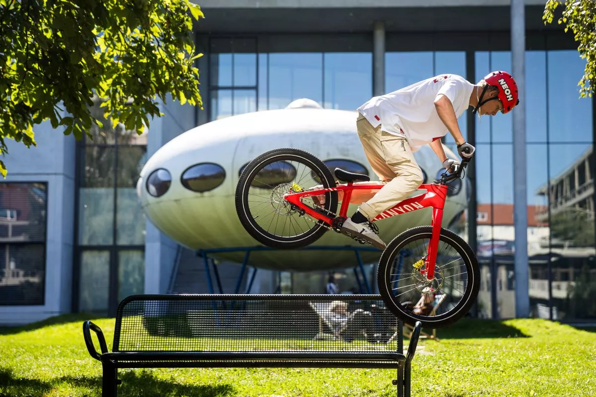 Gabriel Wibmer eleva el listón del ‘street riding’ en “How Much Can You Bench”