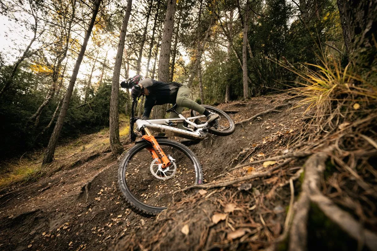 Commençal Meta Power SX 400: la nueva e-enduro de la marca, con motor Bosch SX