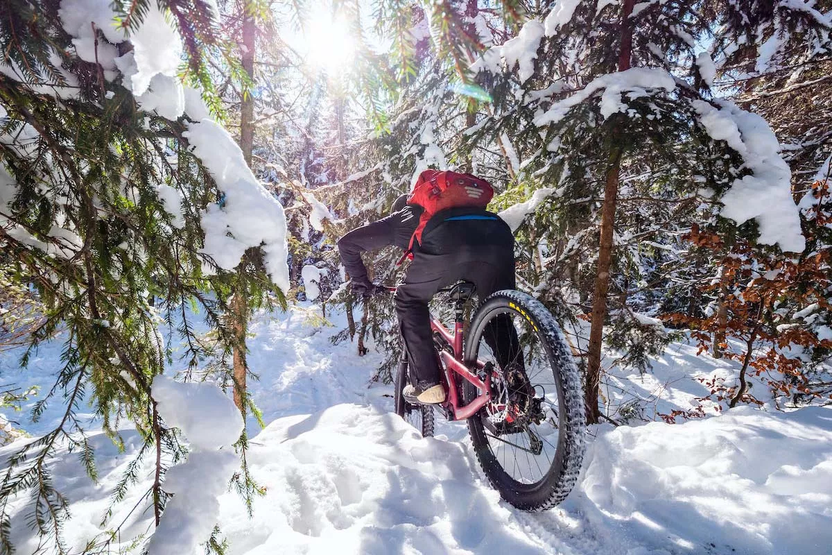 Equipamiento para practicar mountain bike en invierno: todo lo que tienes que saber