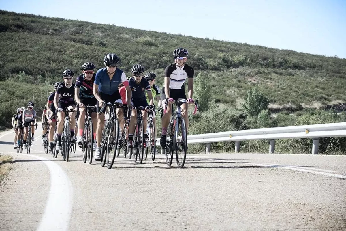 Informe anual Strava 2024: las mujeres lideran el auge del ciclismo y crecen las salidas en grupo
