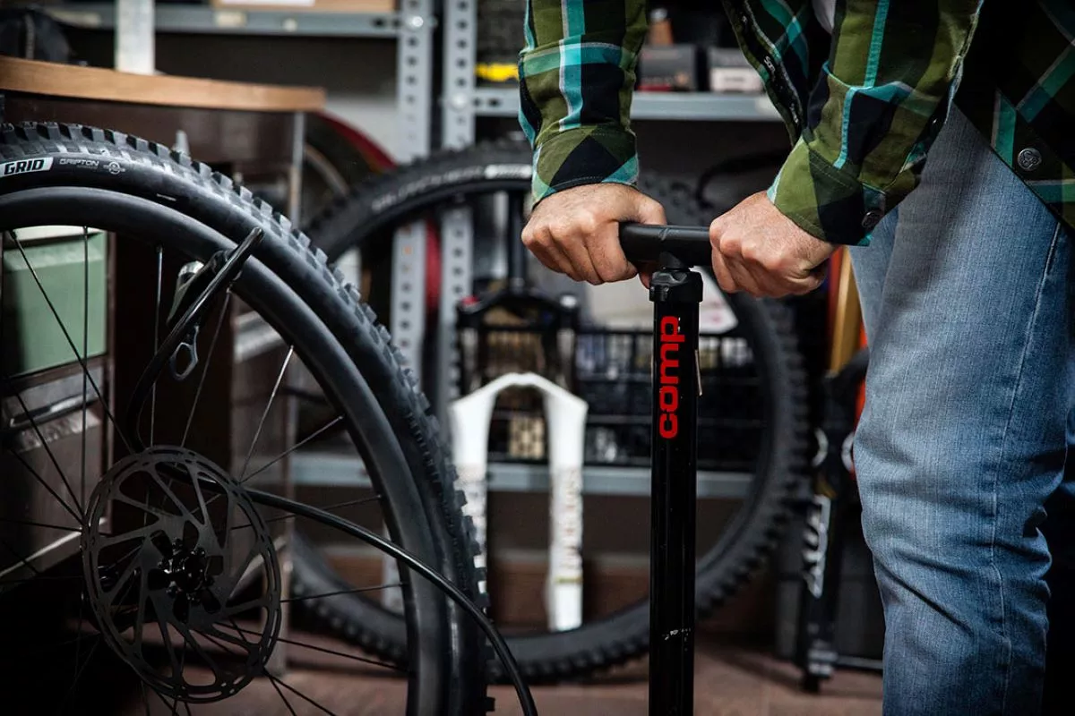 ¿Qué presión hay que llevar en los neumáticos de MTB?