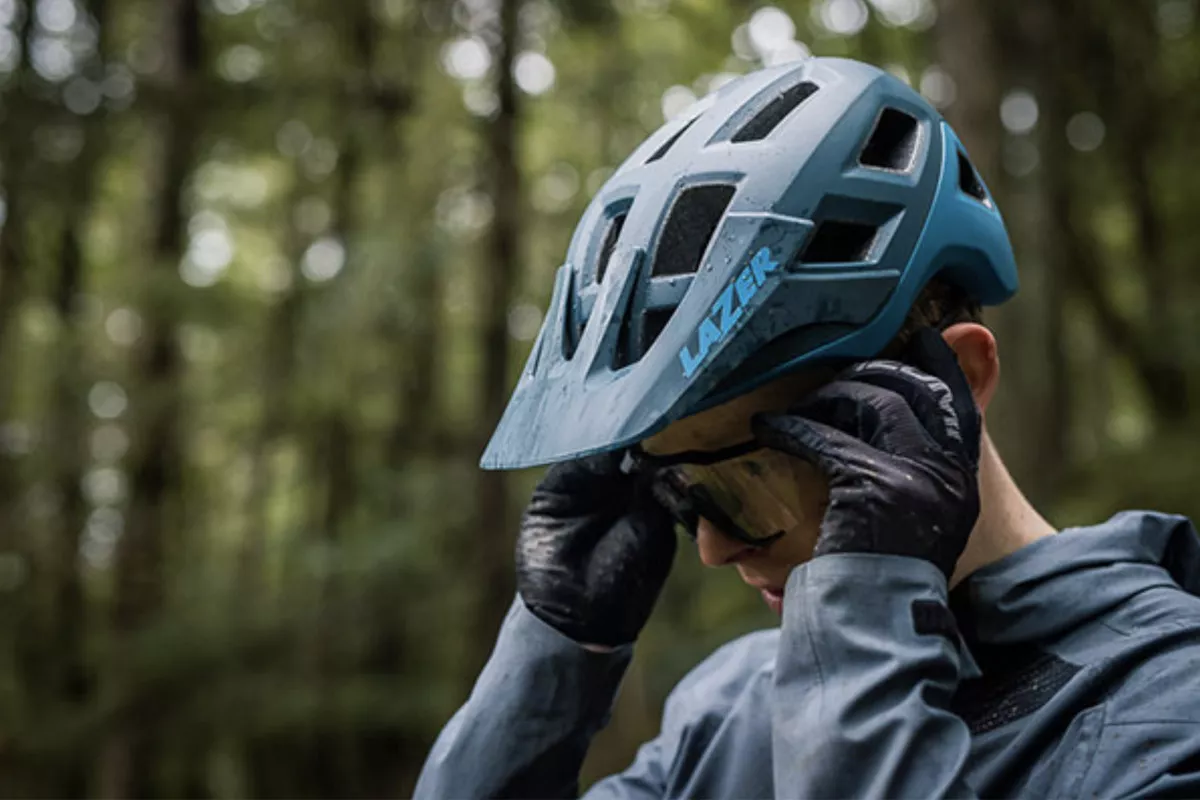 Cómo arruinar tu casco en 10 minutos… ¡y sin caerte!