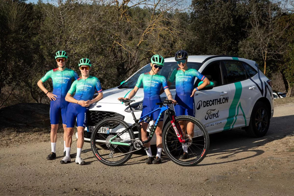 Así es el equipo Decathlon Ford para 2025… y su bicicleta, la Rockrider 940S