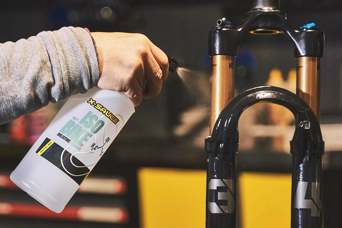 Nuevo X-Sauce Isobike, el limpiador específico para e-bikes, suspensiones y componentes electrónicos