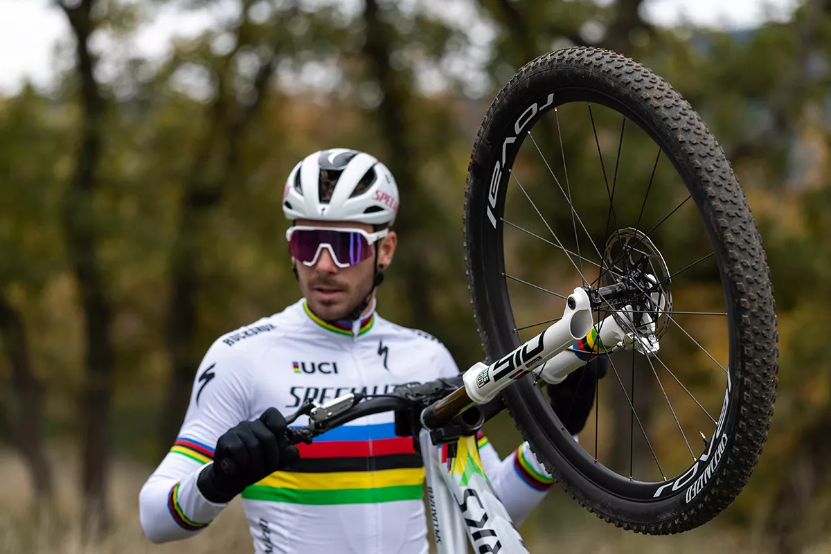 Specialized presenta las nuevas cubiertas Air Trak, Fast Trak y las ruedas Roval Control WC