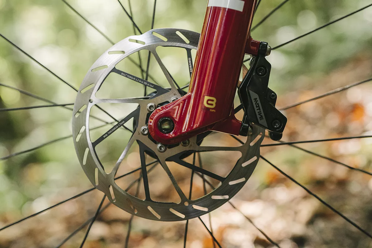 Nueva gama de frenos SRAM: Maven Base, Motive, DB6 y DB4 ¡todos con aceite mineral!