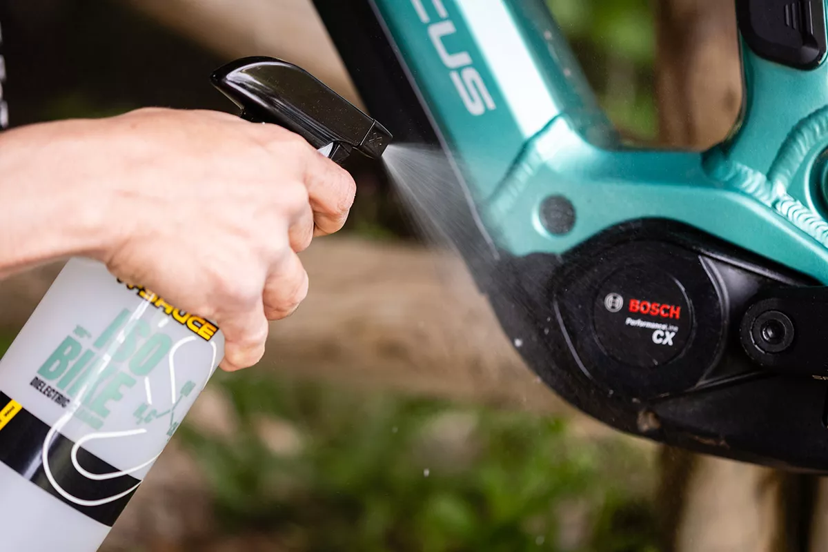 Probamos el limpiador X-Sauce Isobike: al cuidado de e-bikes, suspensiones y electrónica sin agua