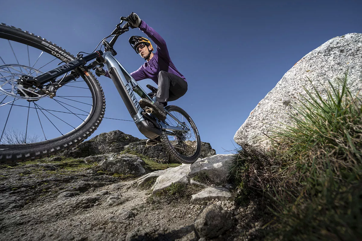Diferencias técnicas de conducción entre una e-bike y una bici sin asistencia