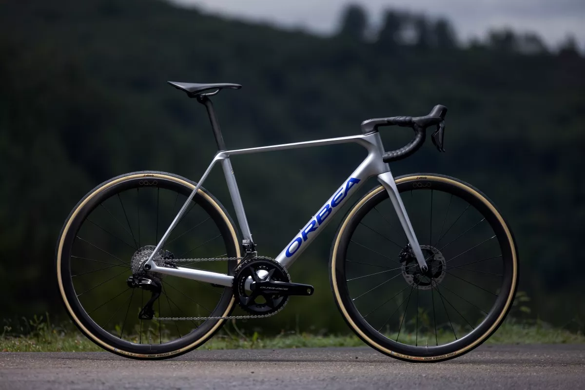 La Orbea Orca se actualiza con manillar integrado OC, nuevas ruedas Oquo y más colores