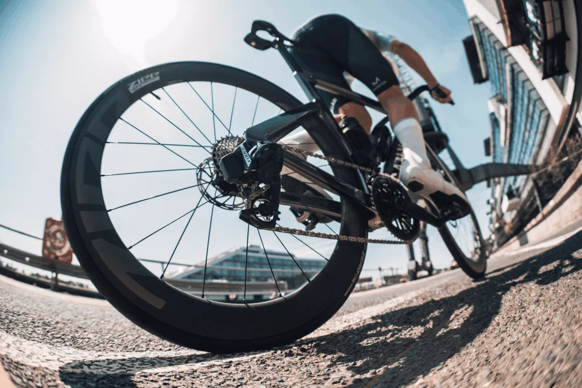 Nuevas Canyon Aeroad CF SLX Speed, con ruedas y cockpit aero, y nuevos grupos SRAM