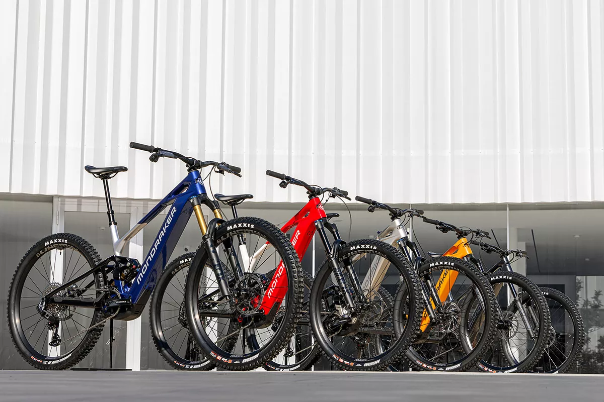 Más colores, montajes y Kiox 400 integrado; así son las Mondraker Crafty Carbon 2026