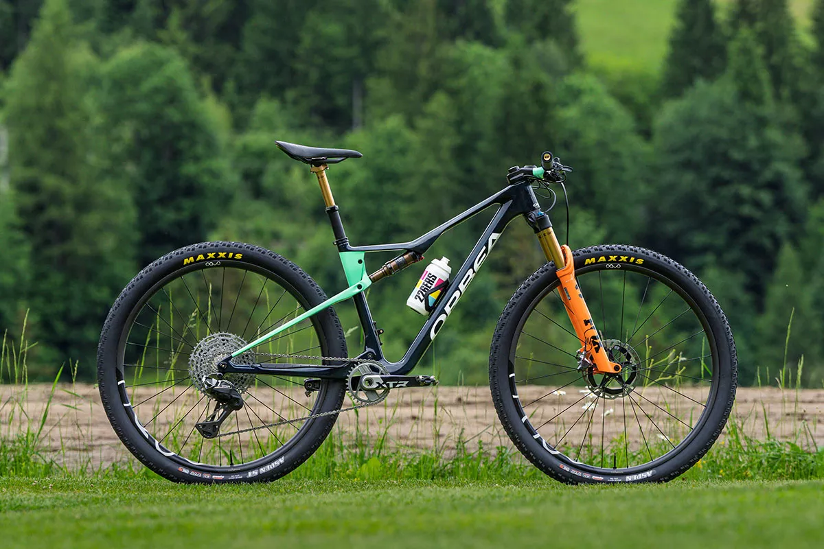 La Orbea Oiz se actualiza con los nuevos Shimano XTR Di2 y XT Di2