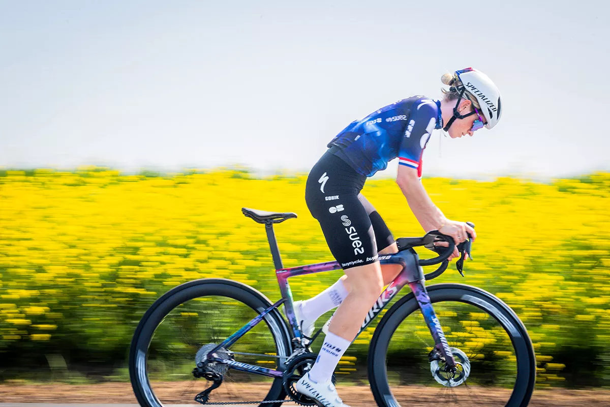¡Como la de Demi Vollering! Nuevo cuadro S-Works Tarmac SL8 “Demi Dreaming”