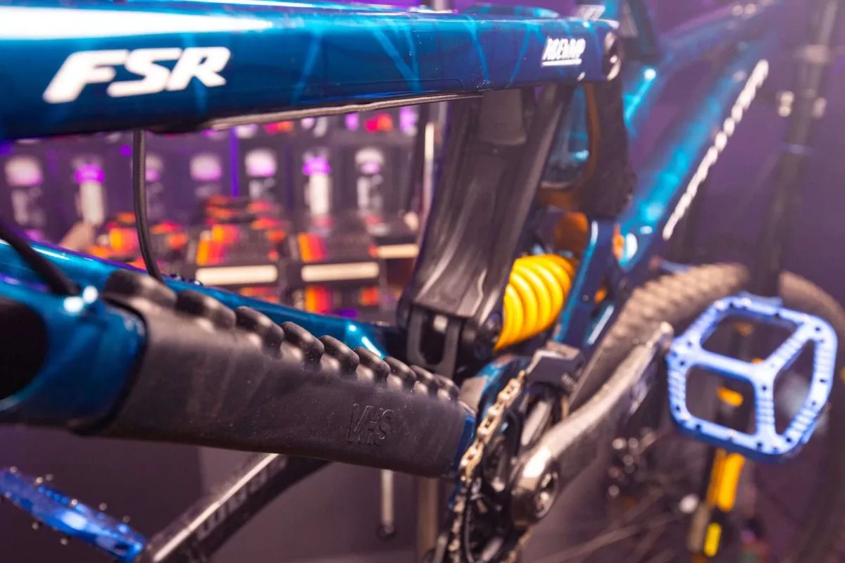RideWrap ‘revive’ el protector de vainas VHS V-3 para DH