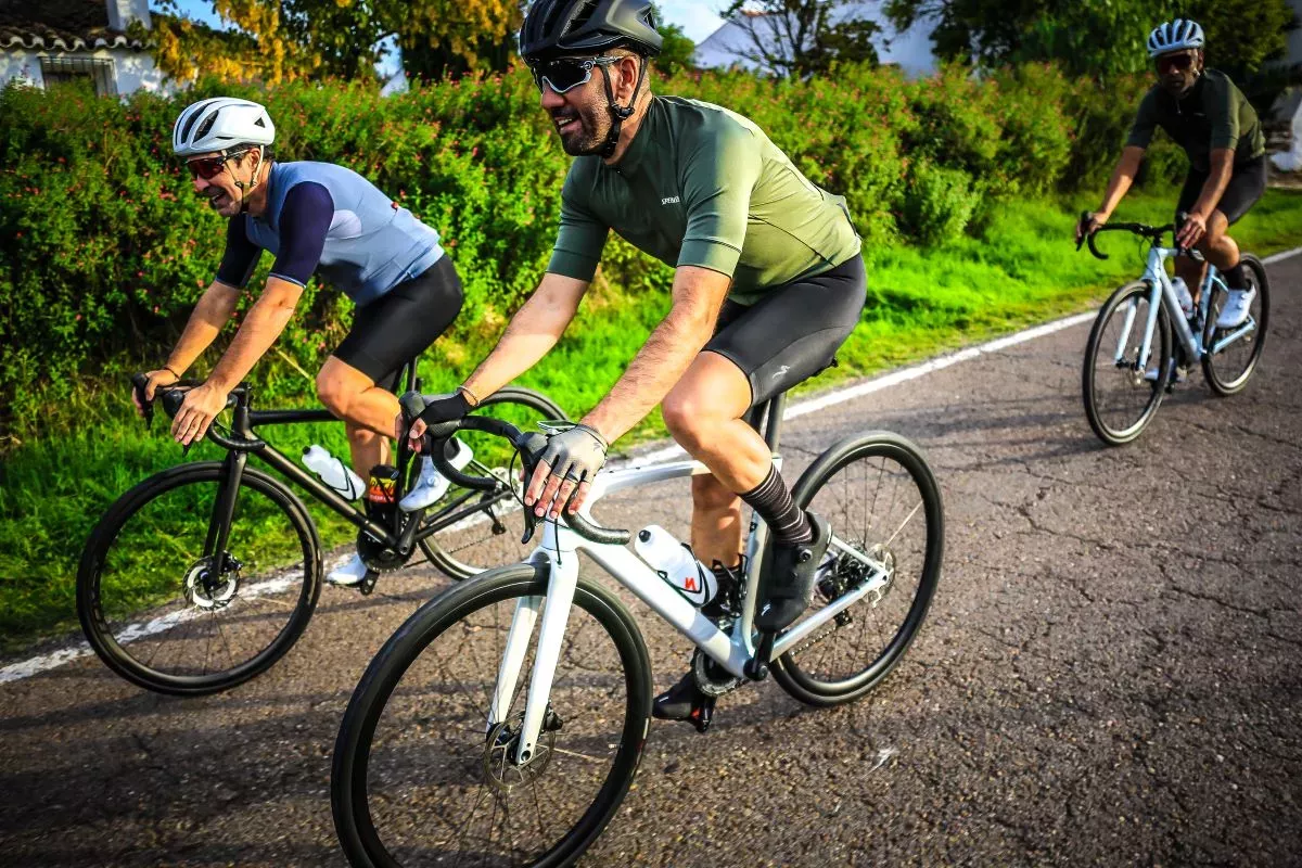 Montar en bici a partir de los 40: pros, contras y consejos
