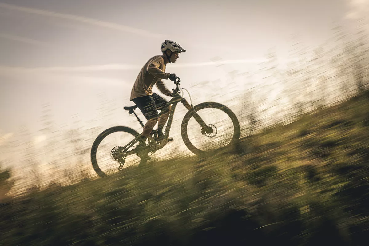 Domina las subidas: 3 consejos para subir más rápido con tu MTB