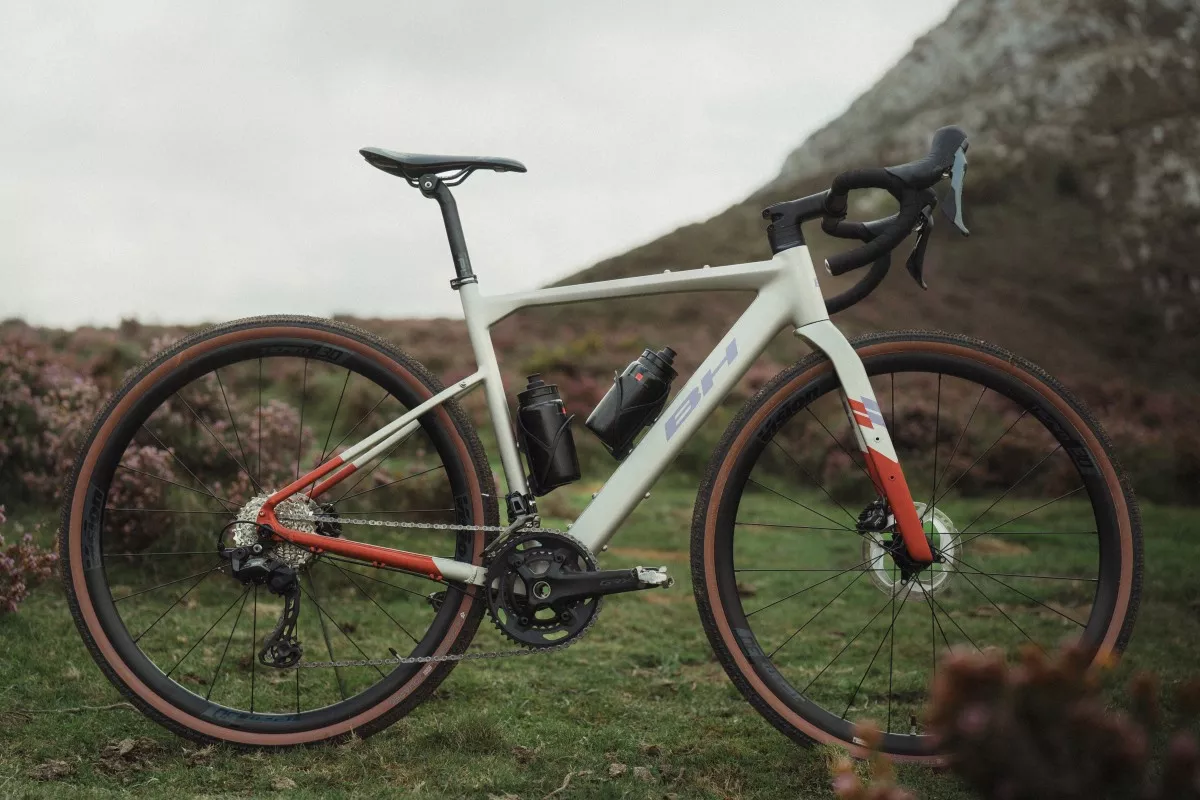 Nueva BH GravelX Alu: un ‘clon aventurero’ de la versión carbono… desde 2.000 euros