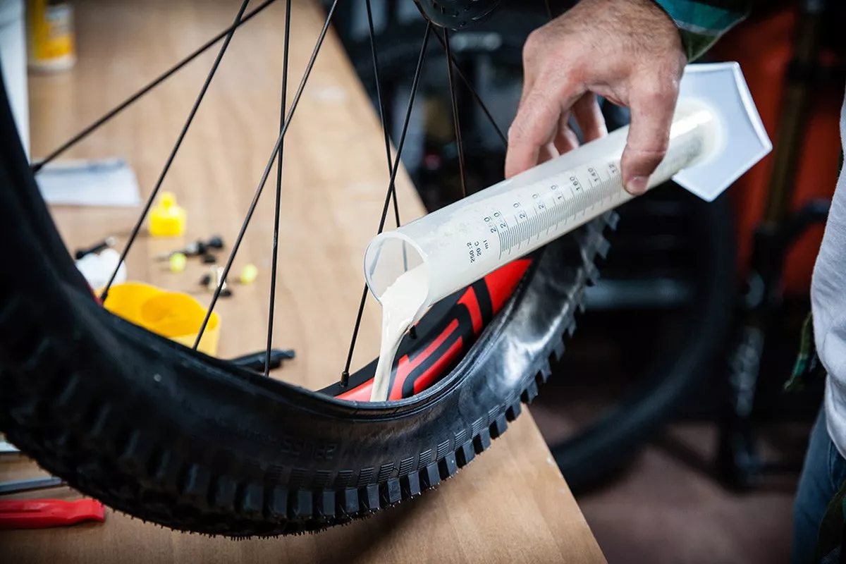 ¿Sabías qué? Hay que cambiar el líquido tubeless…