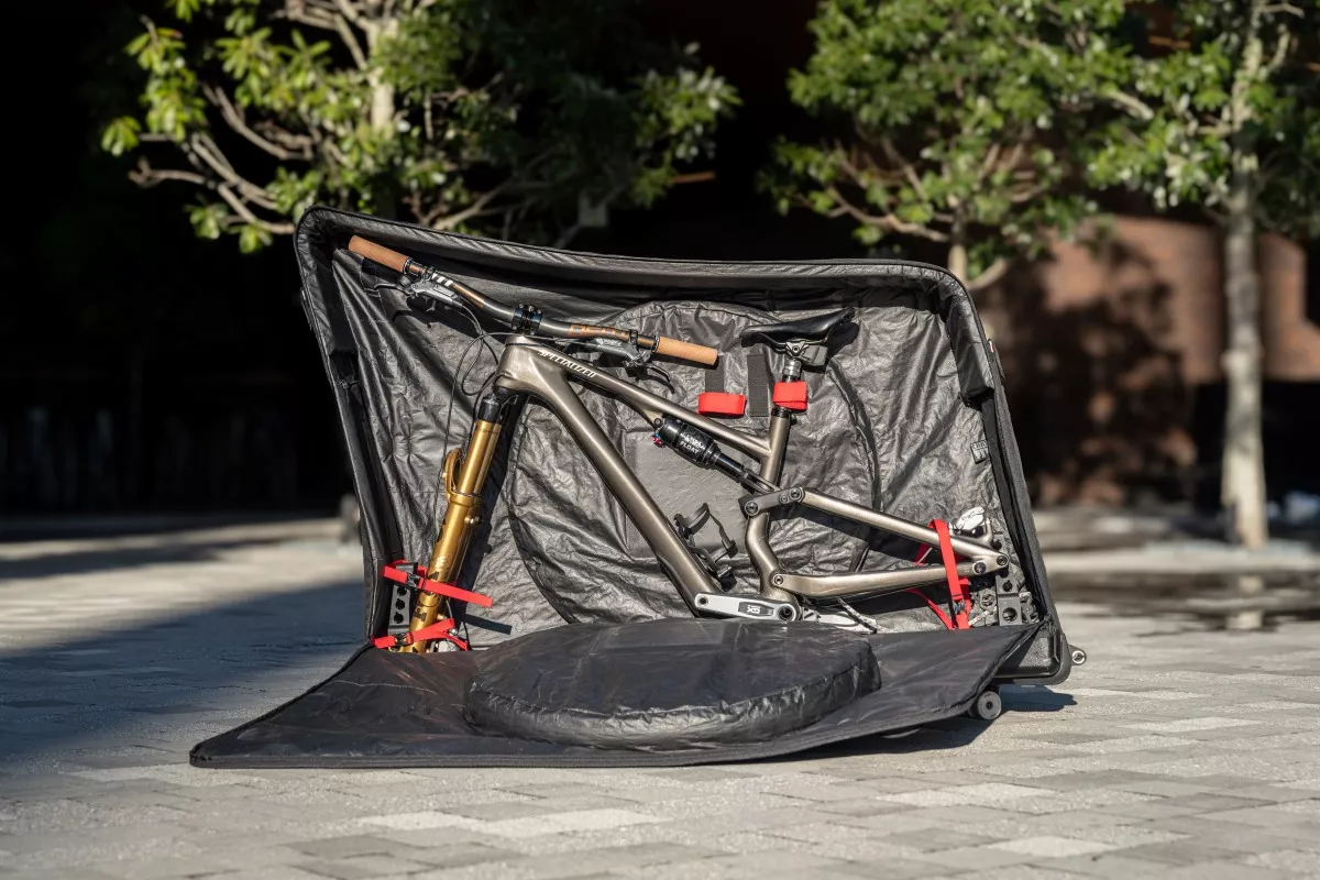 EVOC renueva su línea BIKE TRAVEL para el transporte de bicicletas