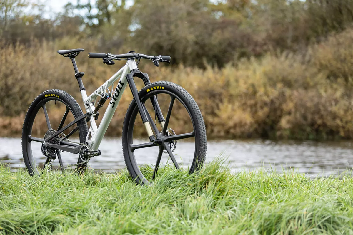 La UCI permite las ruedas de 32'' en la temporada 2026 de XCO... de momento