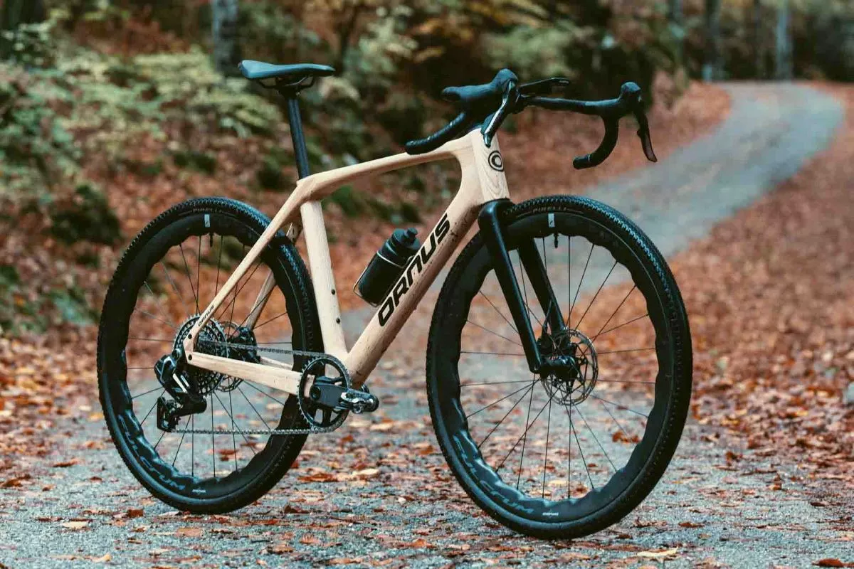 Ornus Grain: la primera ‘gravel race’… ¡Con cuadro de madera!