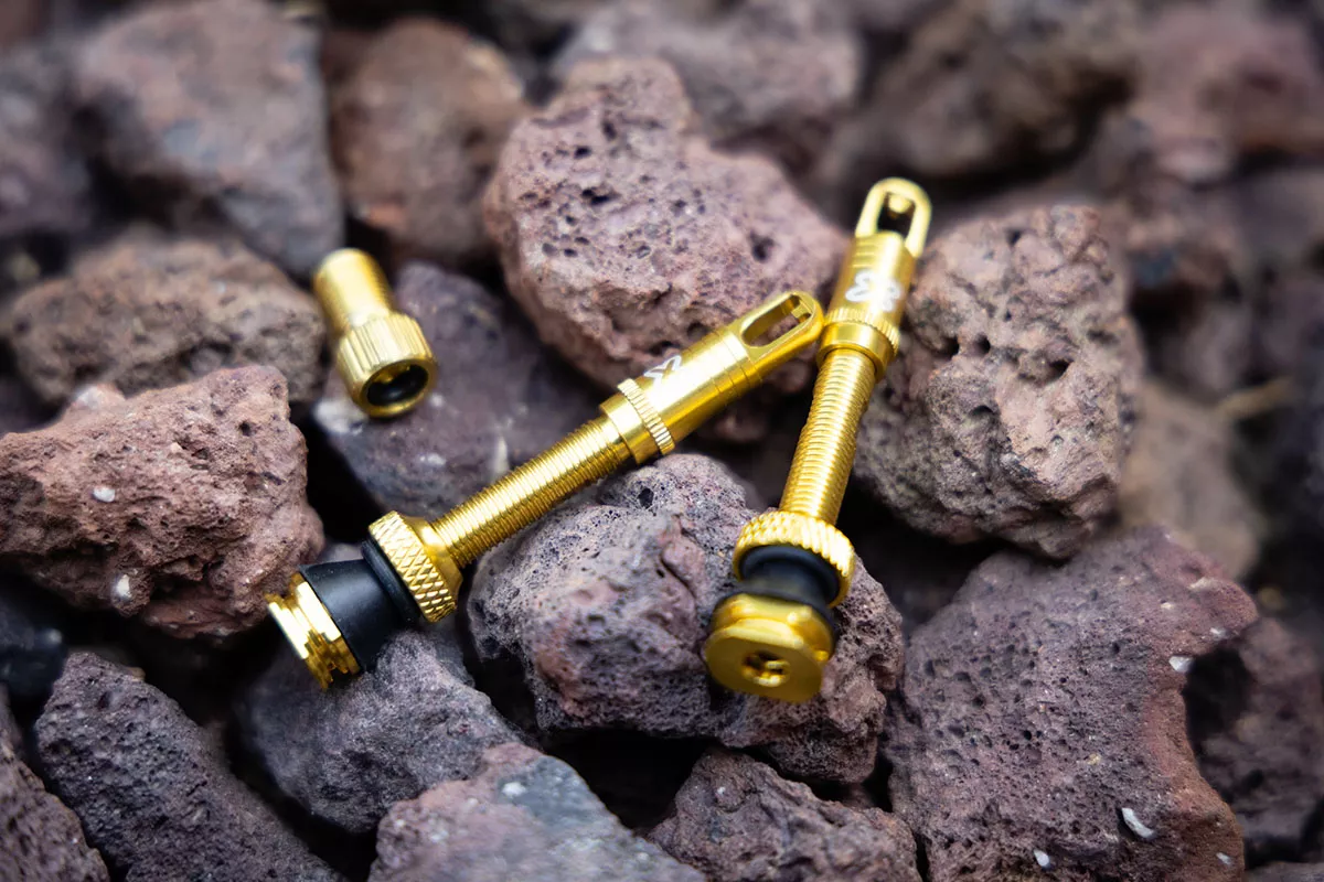 Mejora la estética y el paso del aire; probamos las válvulas X-Sauce de aluminio anodizado